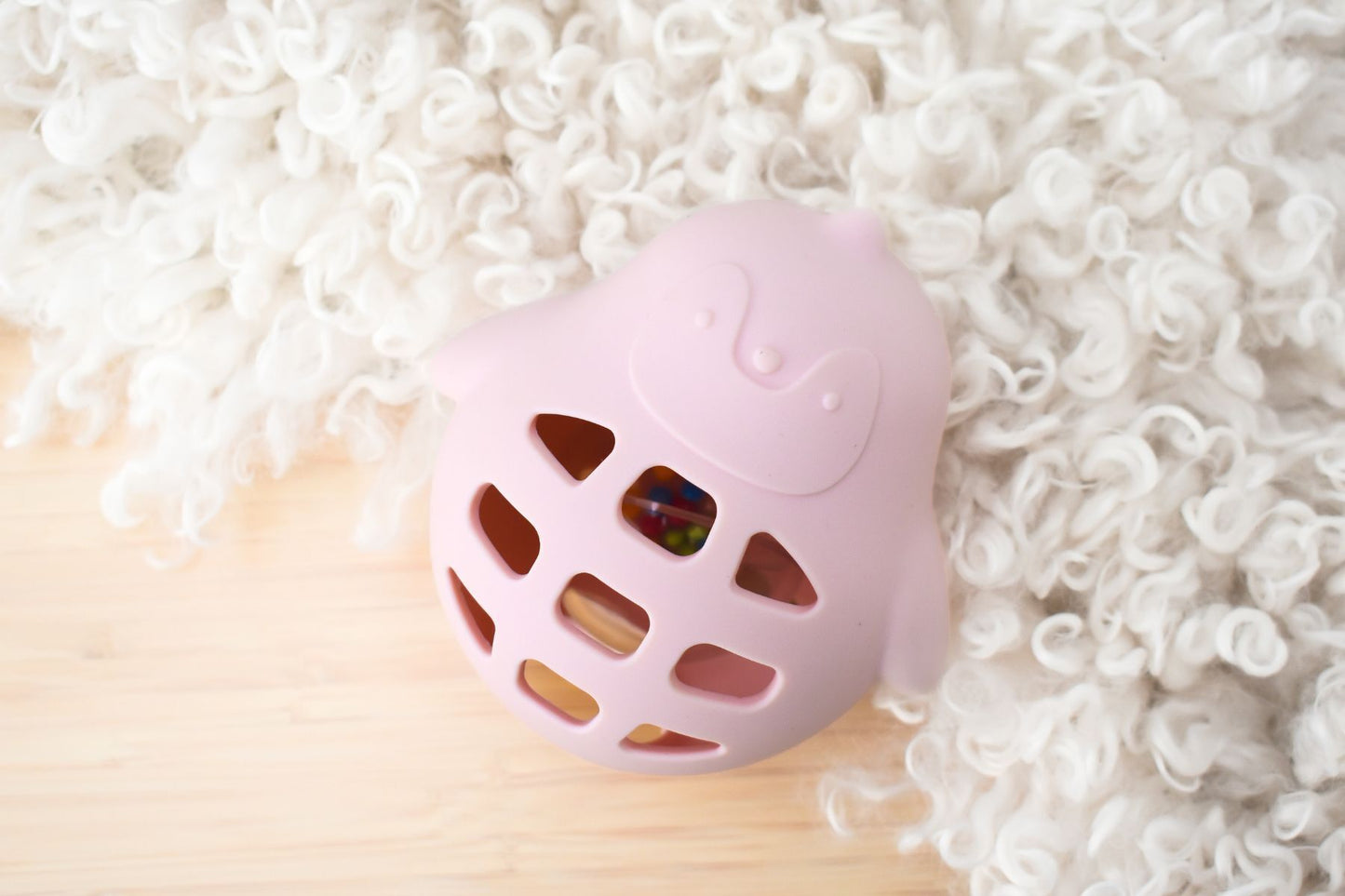 Silicone penguin rattle pink