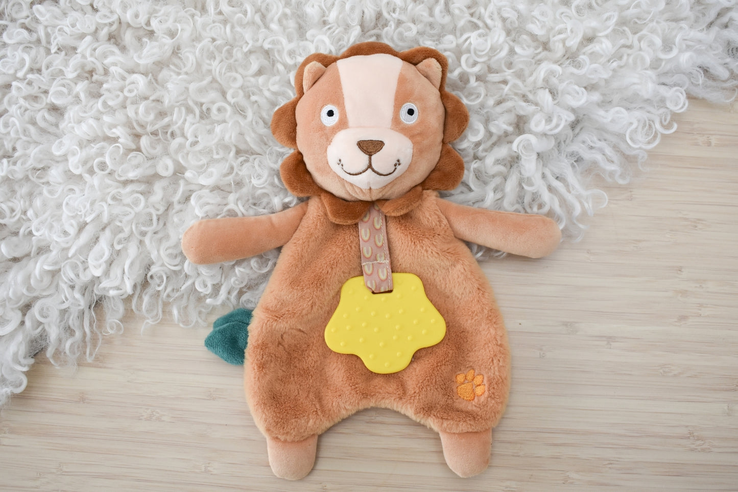 Snuggle buddy hugsworth lion soft snuggler