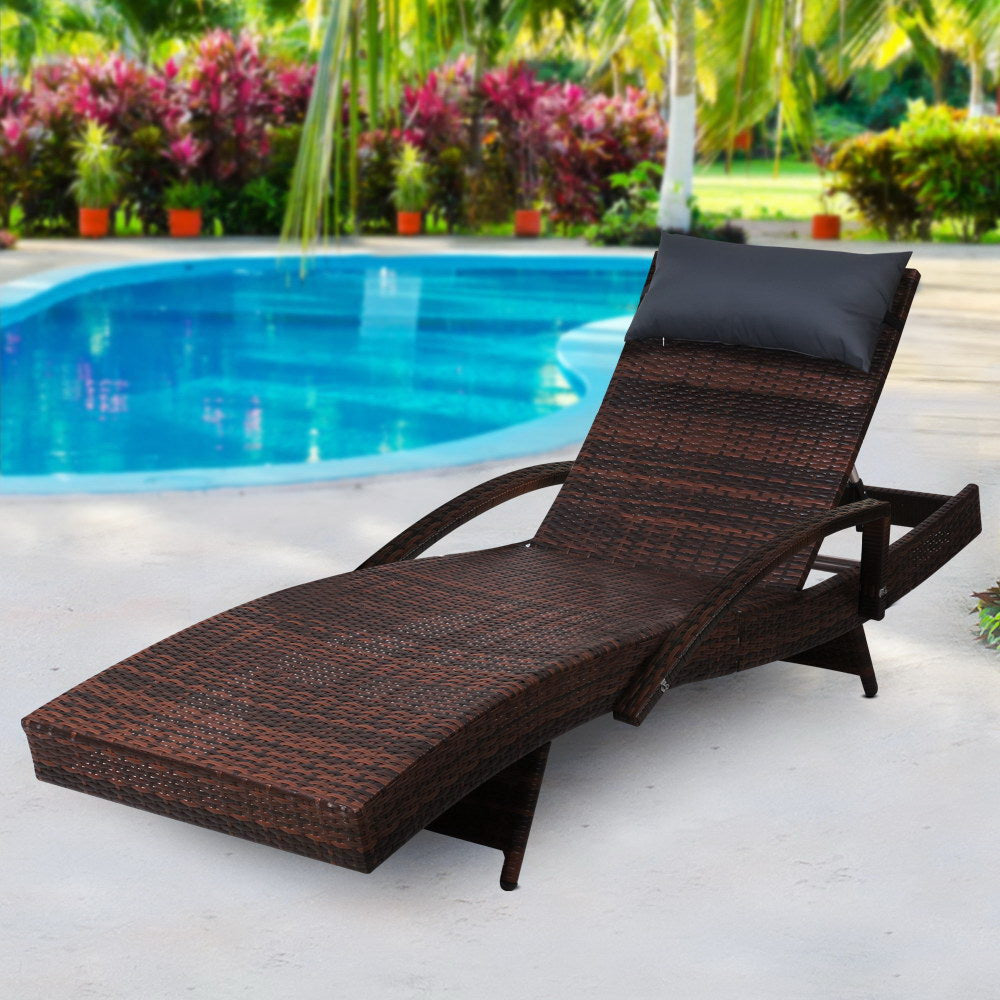 Adjustable Wicker Beach Chair Armrest Brown