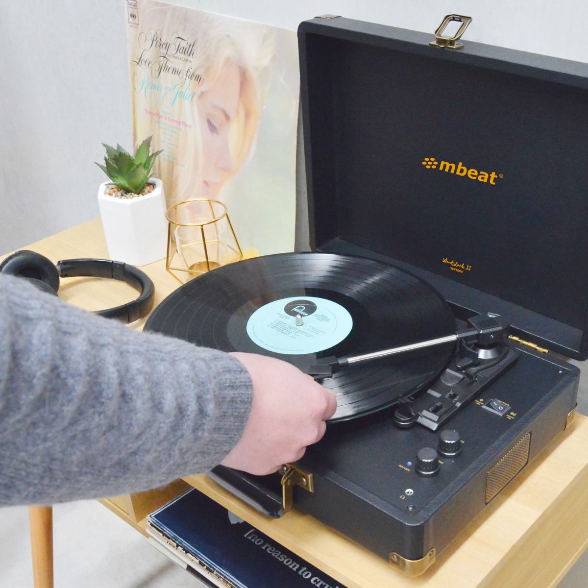 Mbeat Woodstock Ii Black Retro Bluetooth (Tx/Rx) Turntable