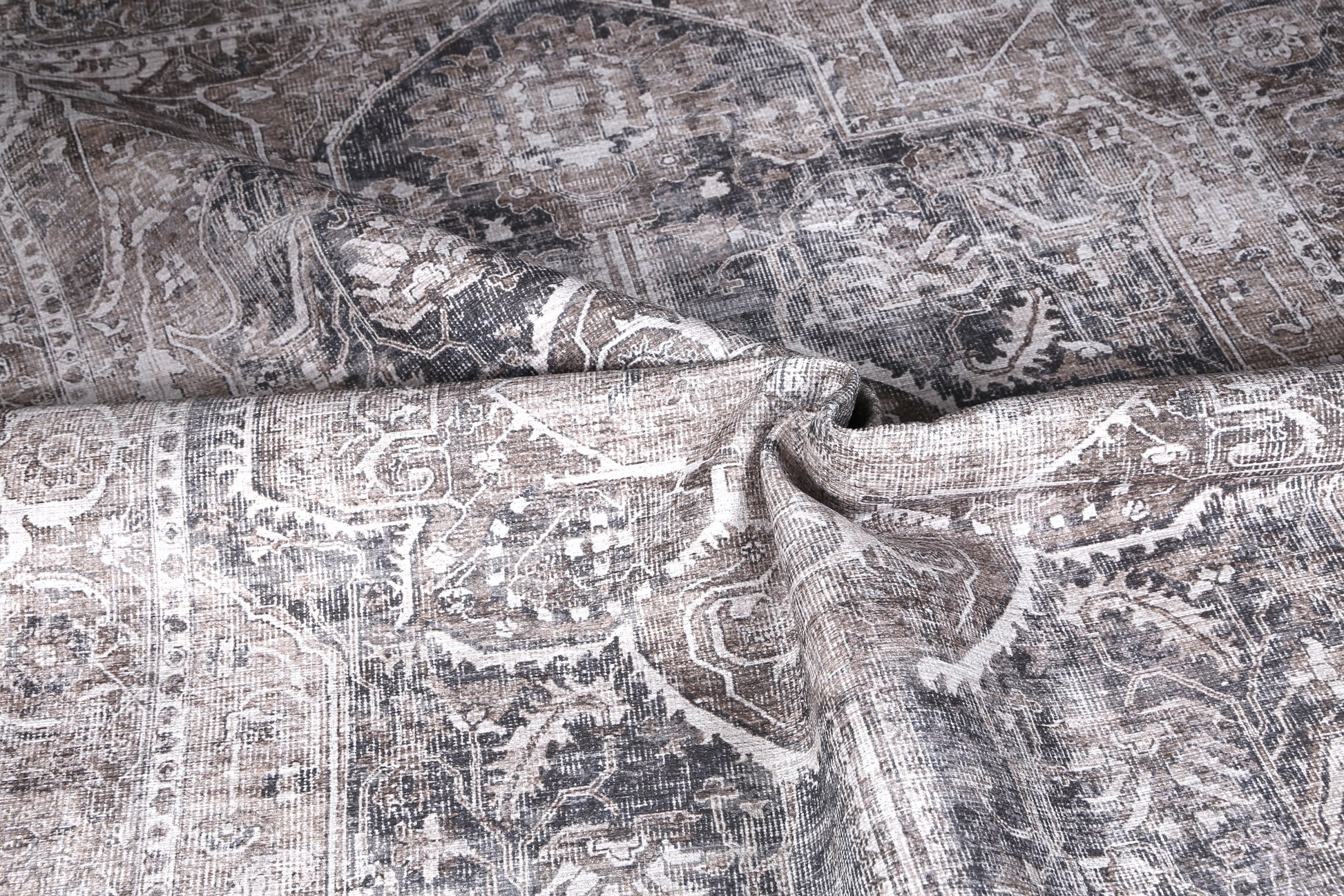 Sleek Kendra Ash Vintage Rug - 80x230