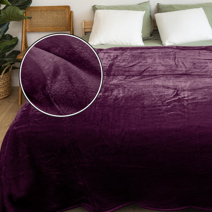 Purple rug 305x305cm, in room setting
