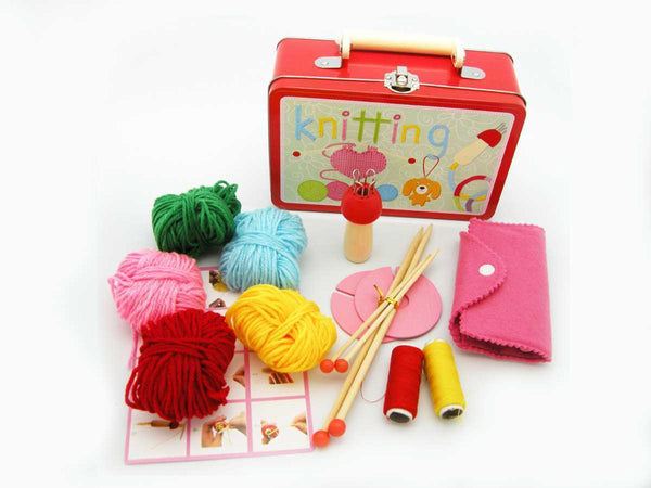  KNITTING KIT IN TIN CASE