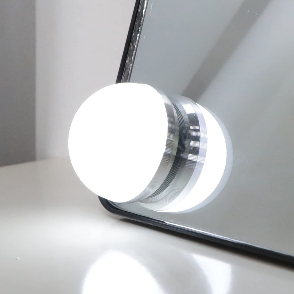 Vanity Mirror with Lights with 8 Dimmable Bulbs for Makeup and Travel Black, 30 x23 cm